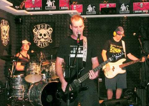 Antipop! - Taipei Times