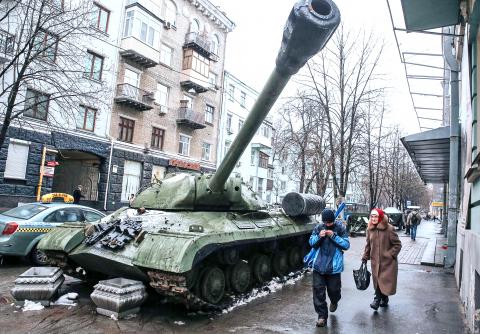 Ukraine cheers US vote on military aid - Taipei Times