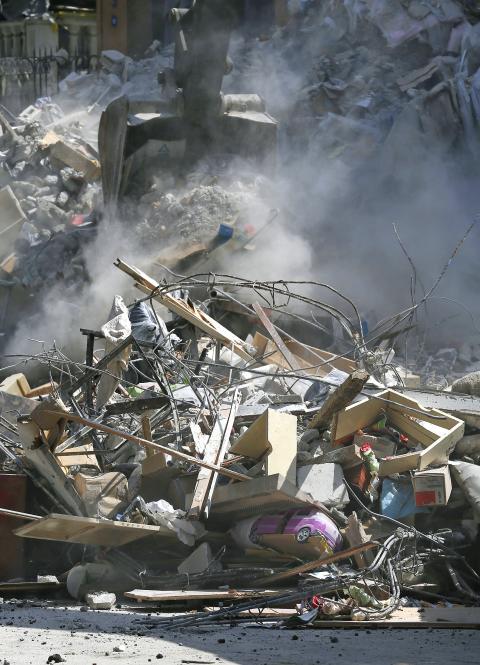 Rocks Rumbling Low-pitched, rumbling rocks could help predict earthquakes, research ...