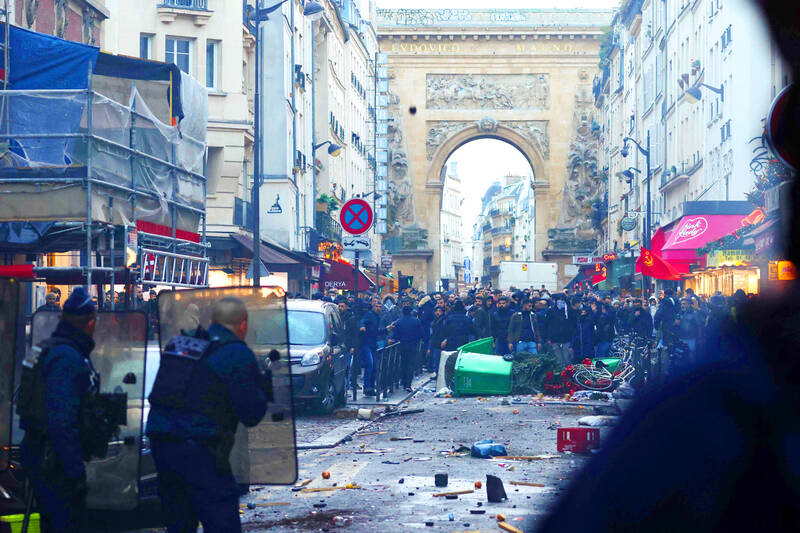 French Riots Barbecue French riots - Taipei Times