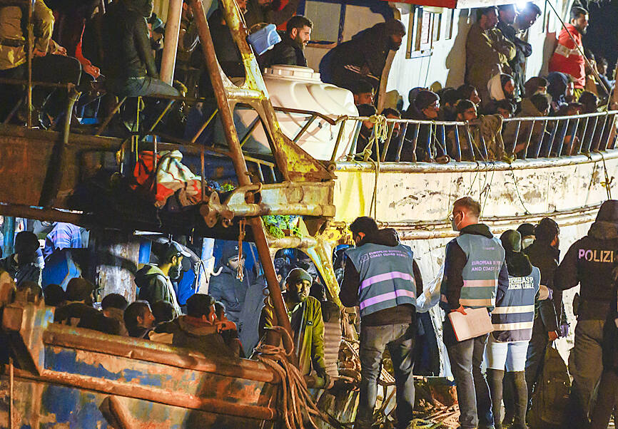 Italy says 30 missing after boat capsizes - Taipei Times