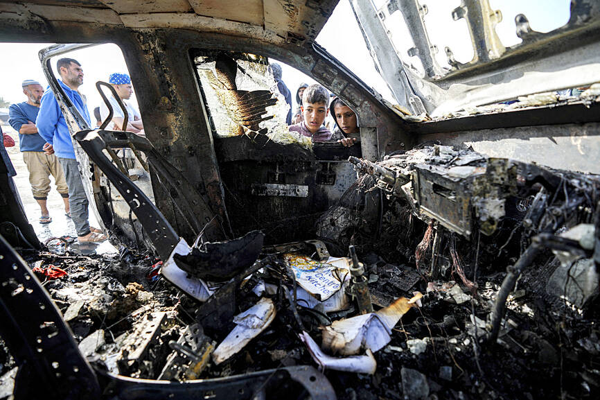 Unintentional strike kills aid workers in Gaza: Netanyahu - Taipei Times