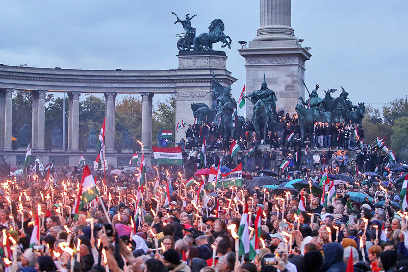 Thousands of Hungarians join rival politcal rallies