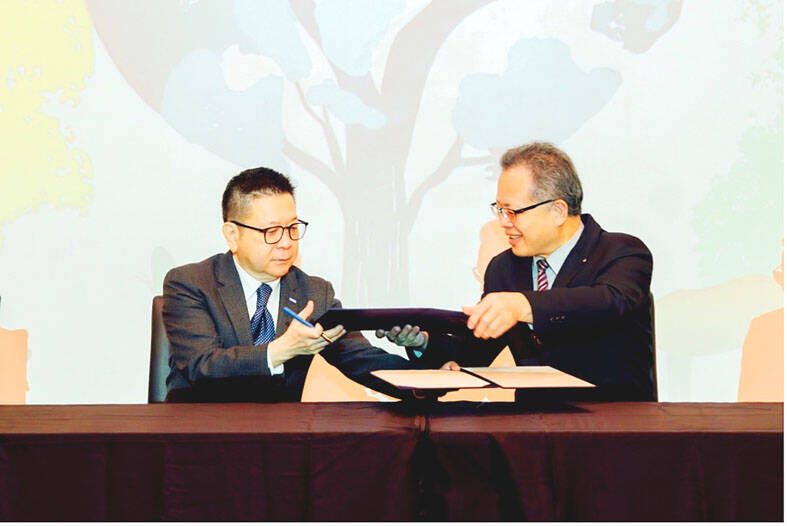 Forest institute, TCX sign forest carbon sinks MOU