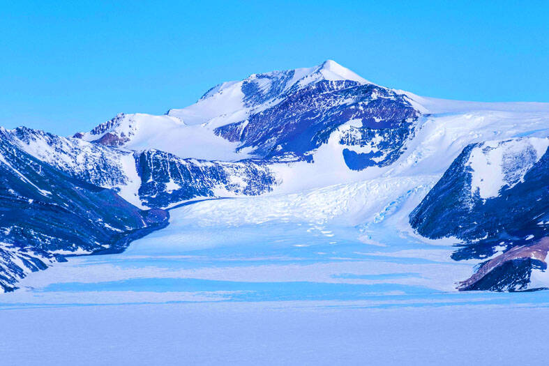 Researchers exploring Antarctica on kite skis