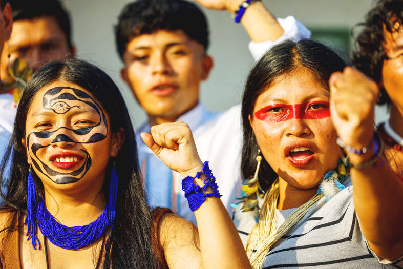 Climate talks start with call for faster action