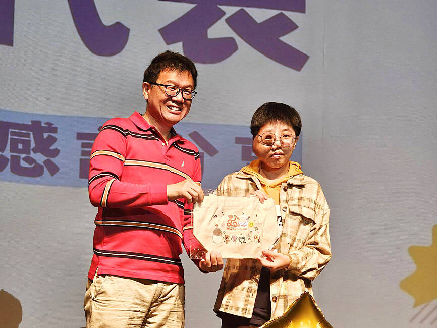 Student shares experience of life with facial tumor