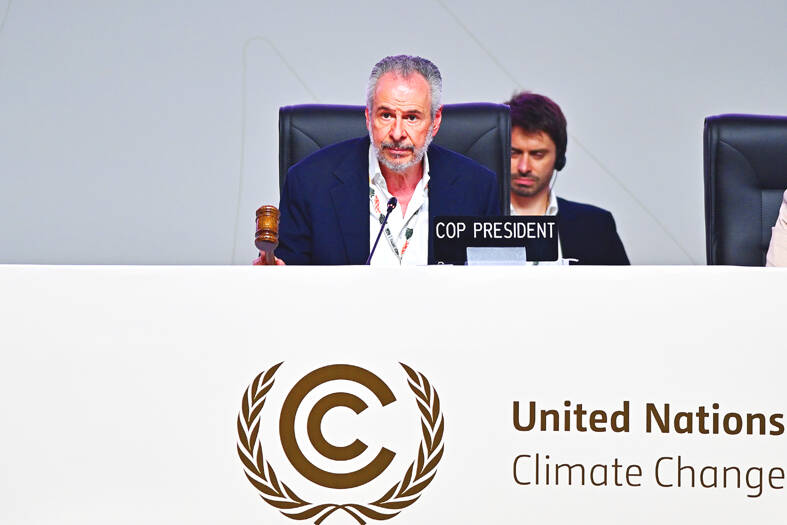 Climate deal a ‘win’ for unity, but fossil fuels untouched