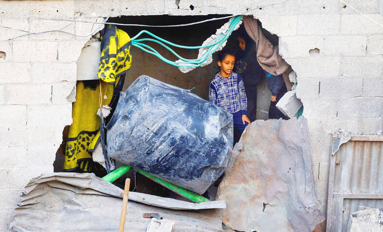 Israeli strikes kill 21 in Gaza despite ceasefire