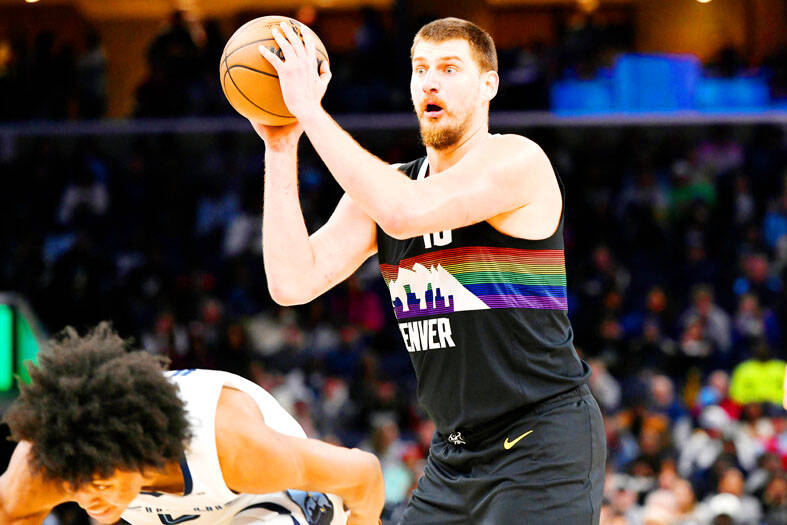 Detroit win streak hits 13, Raptors take 8th in a row