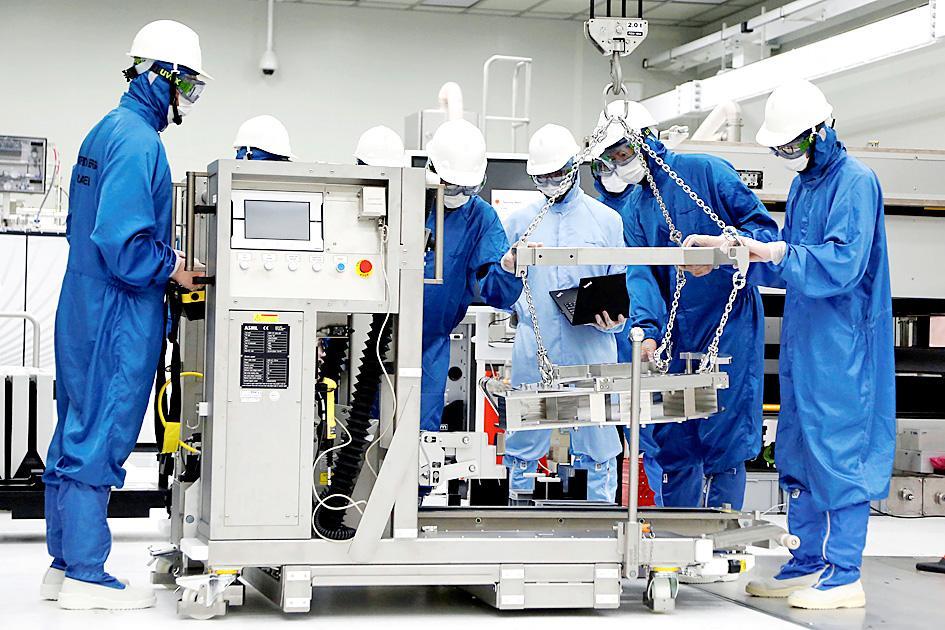 US negotiating Taiwan trade deal involving worker training: sources