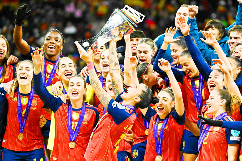 Spain retain Nations League trophy