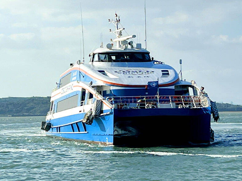 China extradites 10 Taiwanese via Kinmen County