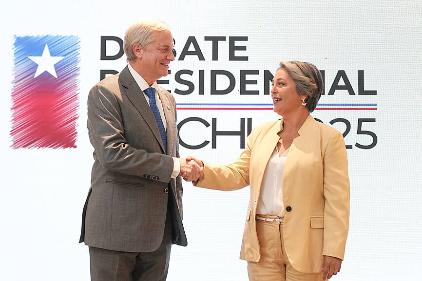 Migration, crime loom over Chilean presidential runoff