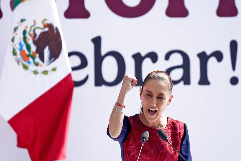 Mexican president rallies supporters