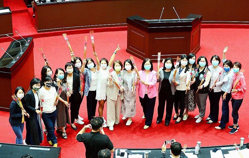 Taiwan publishes quadrennial report on gender equality efforts