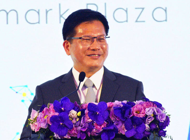 Foreign minister seen near AIT’s US headquarters