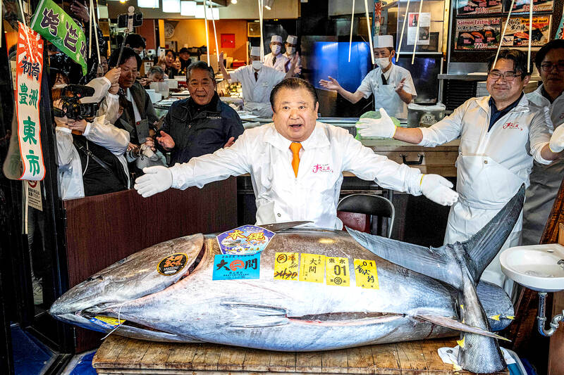 &lsquo;Tuna King&rsquo; pays record US$3.2m for 243kg tuna