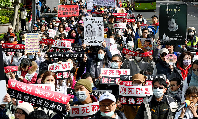 Demonstrators call for enforcement of death penalty