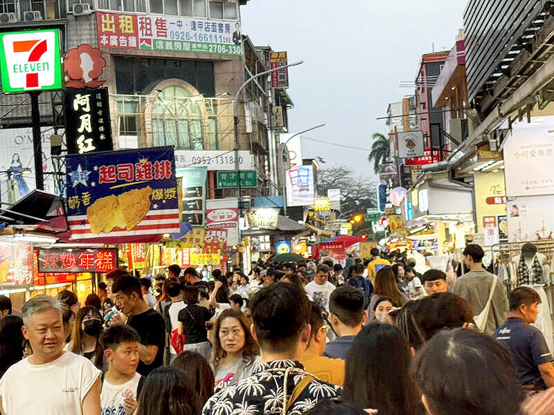 Taichung drink shop suspended due to &lsquo;roach egg&rsquo; in drink