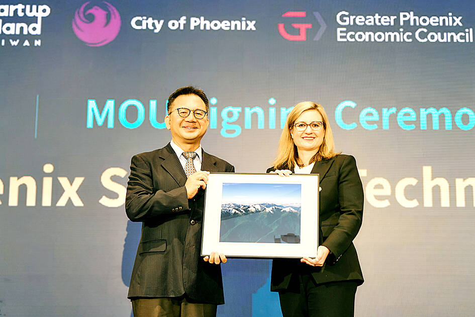 Taiwan, Phoenix ink start-up MOU