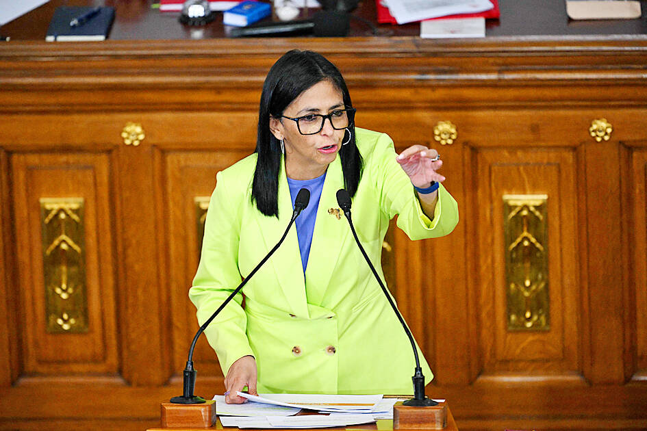 Venezuela talks of opening oil to foreign investment