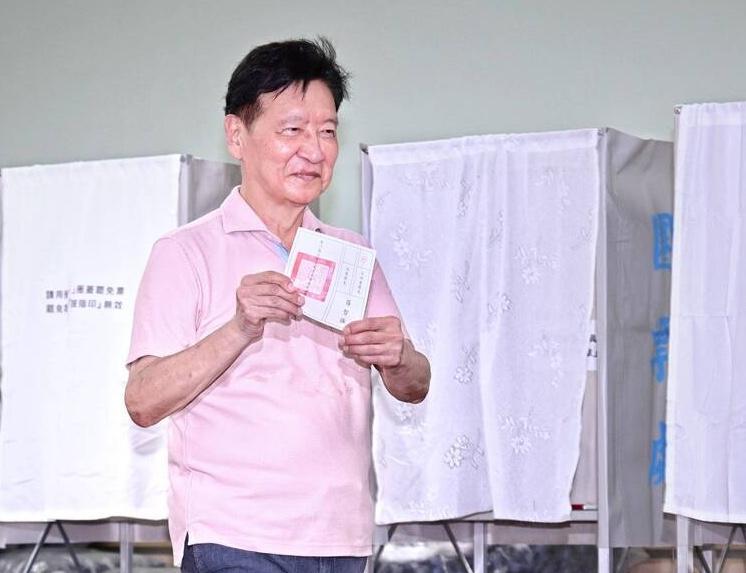 Jaw Shau-kong given suspended sentence for displaying ballot