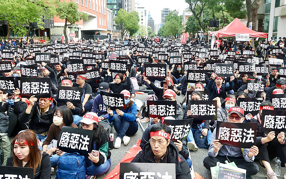 Teachers urge end to campus incident meeting practice