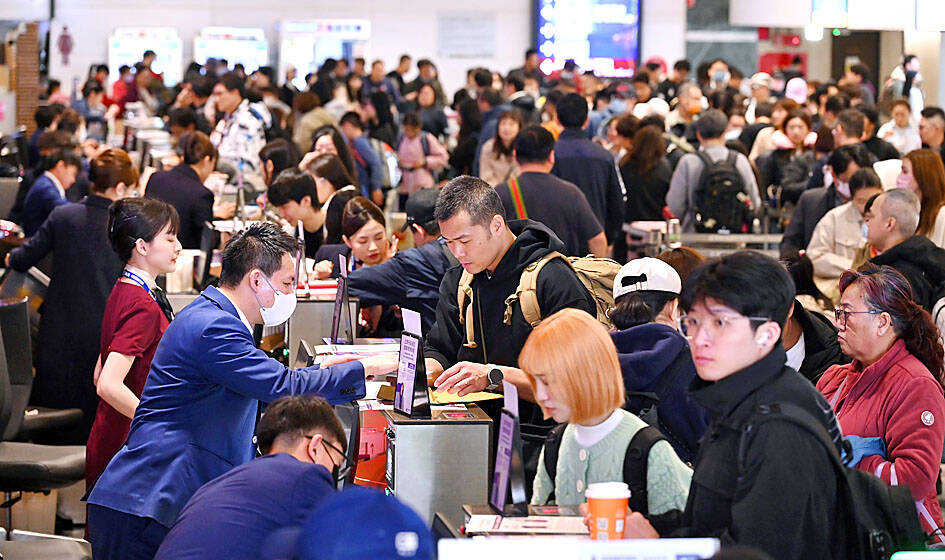 Foreign affairs minister urges Lunar New Year travelers to take precautions