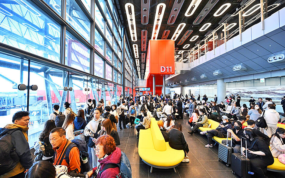 Strike hits New Zealand-bound holiday travelers