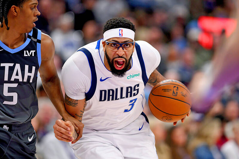 Dallas deal Davis to Wizards in blockbuster trade