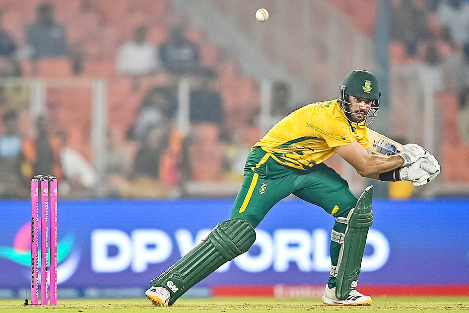 South Africa and Zimbabwe cruise while Italy lose