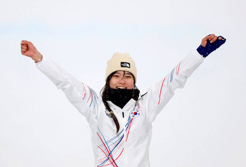 South Korean teen Choi stuns Kim to claim gold