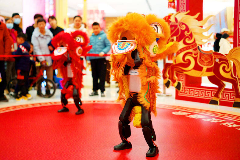 China celebrates Lunar New Year with robots
