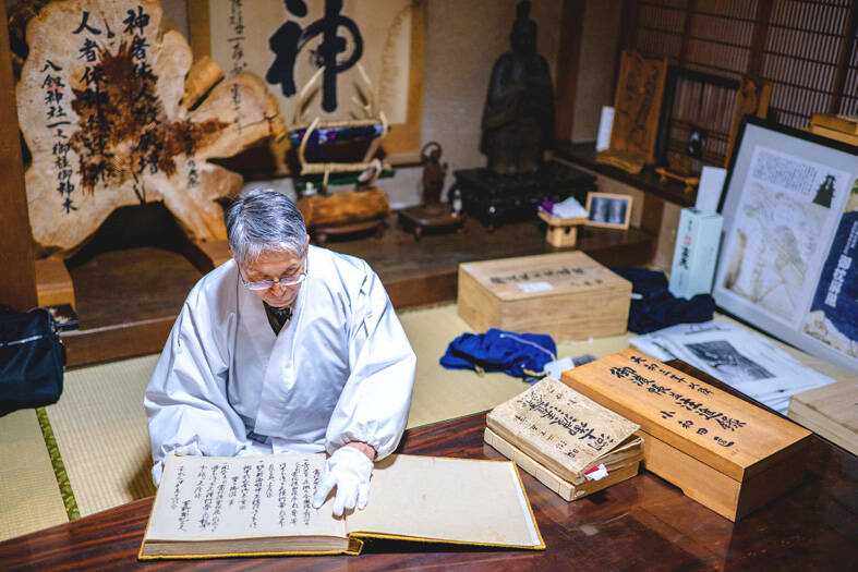 ‘Godless’ Japanese lake warns of climate change