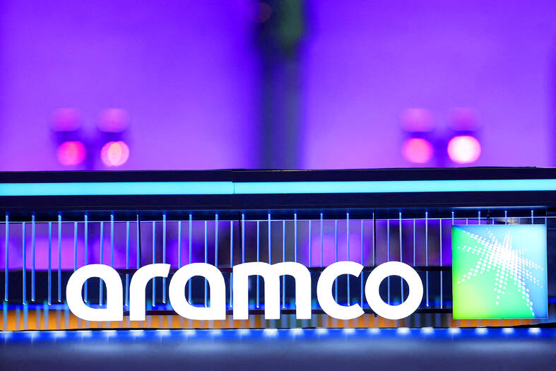 Saudi oil sales to China jump after it cuts Asian prices