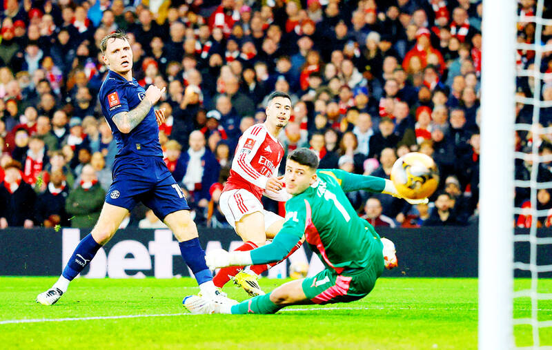 Arsenal thrash Wigan Athletic