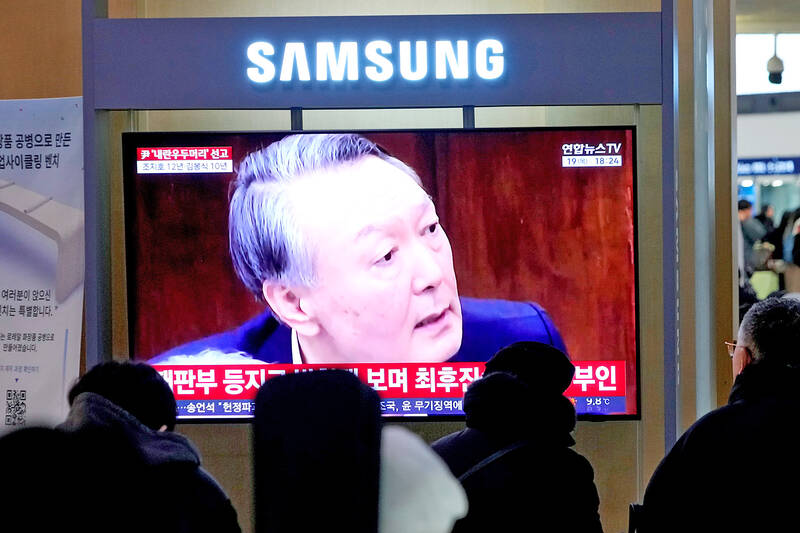 South Korean ex-president apologizes to nation