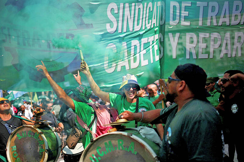 Argentina’s labor overhaul advances, strikes continue