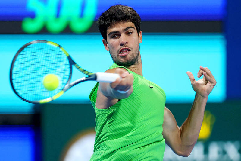 Alcaraz comes from behind to advance to Qatar Open semis, Sinner ousted