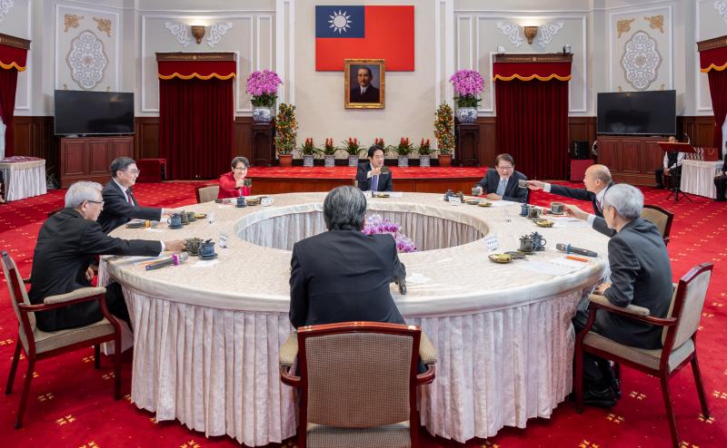 Lai calls for unity at rare reception with all five yuan leaders
