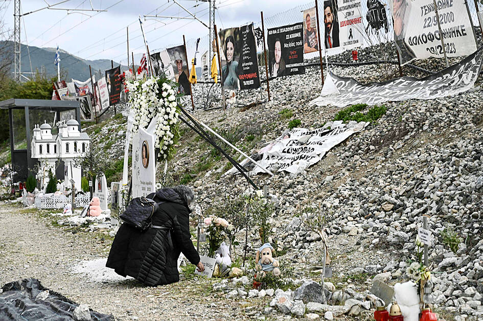 Thousands demonstrate in solidarity with victims of Greece’s train tragedy
