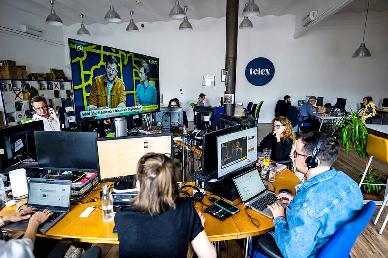 How should journalists govern use of AI in their products?