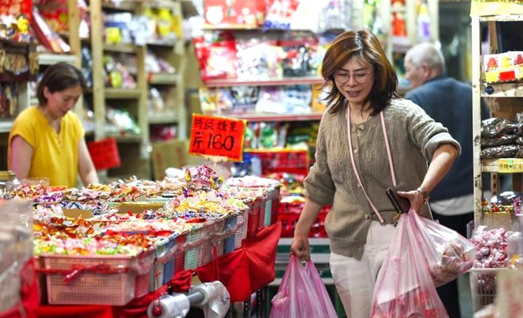 Consumer confidence drops slightly