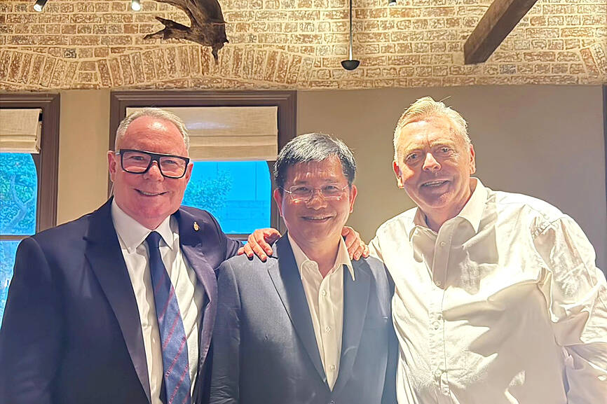 Australian lawmaker posts photo with Lin Chia-lung