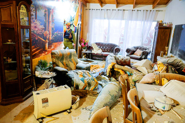 Iran threatens world tourism sites; still building missiles