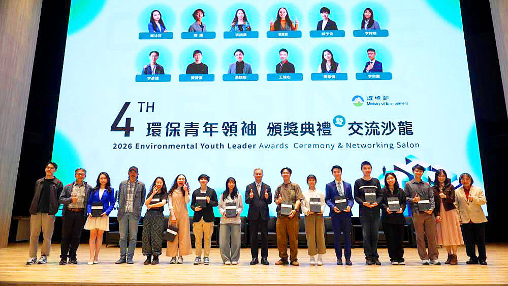 Young environmentalists awarded by government