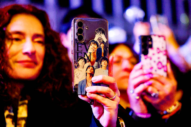 Behind the BTS comeback,  the dark side of K-pop BTS風光回歸：K-pop光環下的陰影與代價