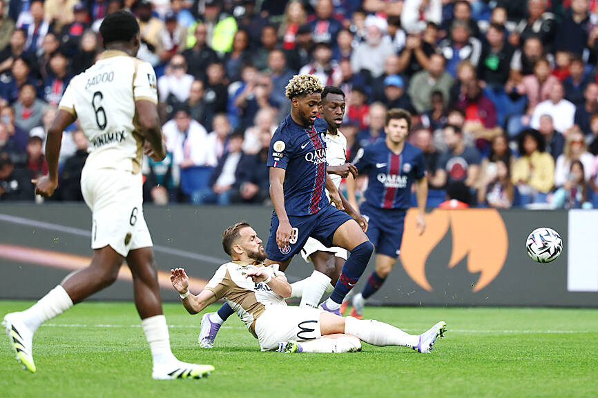 Lens object to moving PSG showdown