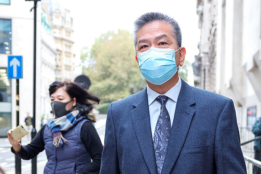 Ex-HK policeman denies spying for China